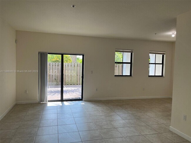 Foto del edificio - 10630 NW 88th St