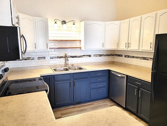 Building Photo - 8 Corona Ct