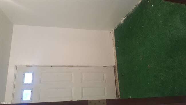 Building Photo - 601 Halsey St