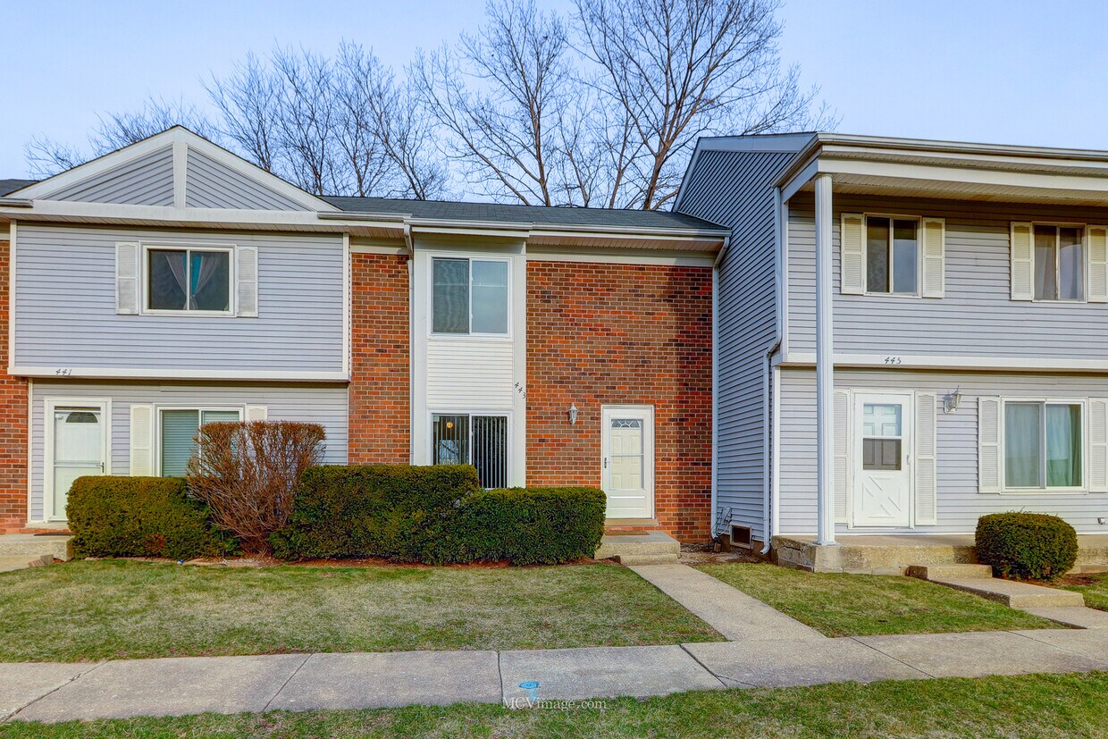 Primary Photo - 443 Yorkshire Sq