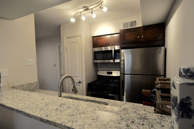 Foto del edificio - 4903-4911 Junius St