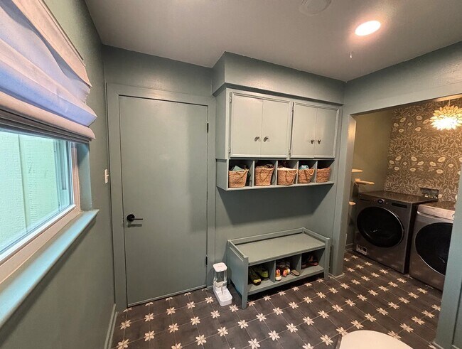 Building Photo - 13814 Piping Rock Ln