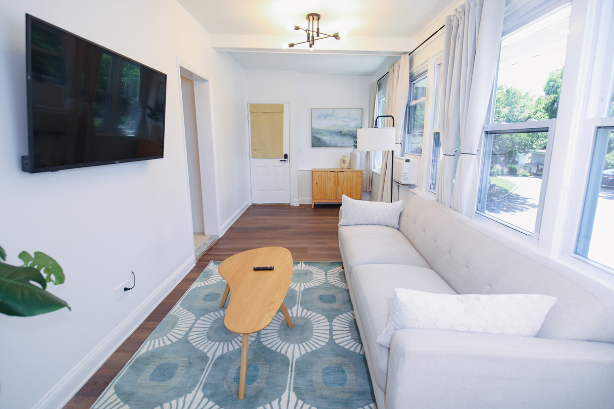 Gorgeous living room with natural light - 18 Everett Ave