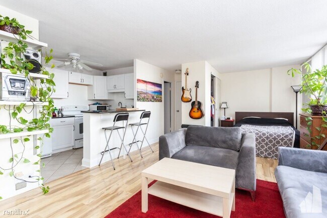 Foto del edificio - Studio, 1 bath Condo - 2740 N Pine Grove A...
