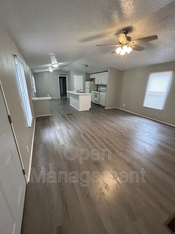 Building Photo - 285 Mantle Ave