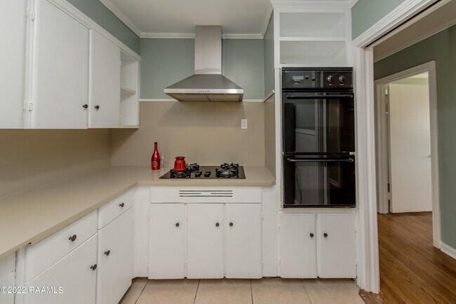 Foto del edificio - 232 Roselawn Blvd