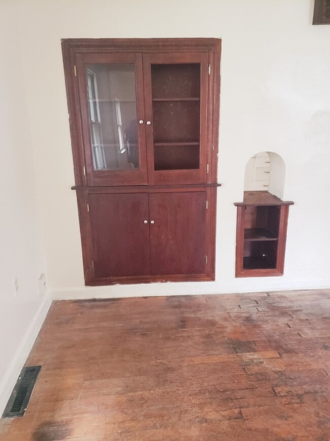 Building Photo - 409 Hendry St