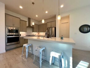 Building Photo - 116 Ibiza Lk Dr