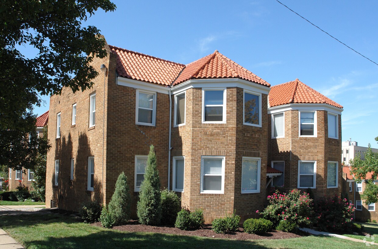 49464948 Walnut St, Kansas City, MO 64112 Apartments in Kansas City