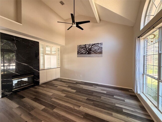 Foto del edificio - 342 Arbor Ct