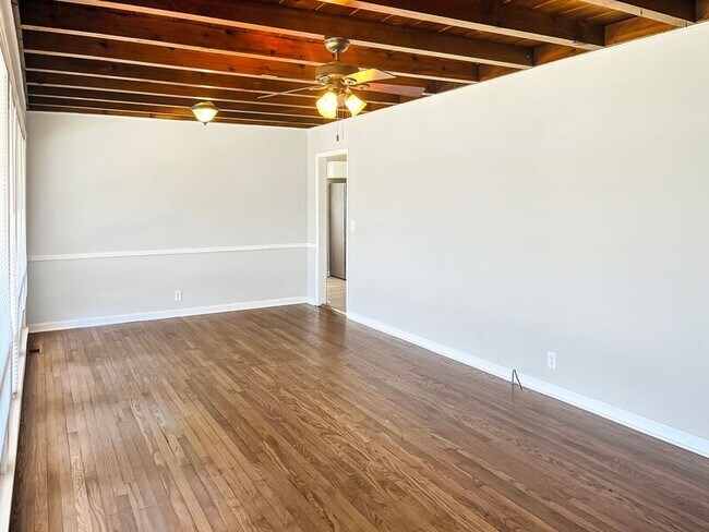 Foto del edificio - 405 Cedarvalley Dr