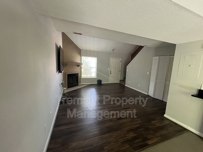 Foto del edificio - 8713 Millard Lee Ln