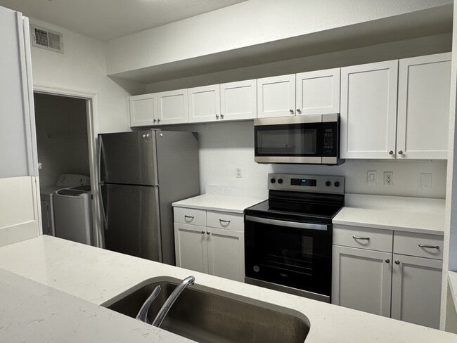 Foto del edificio - 5536 Metrowest Blvd
