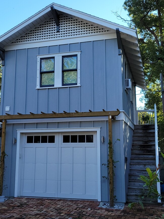 Building Photo - 701 Bay Ave
