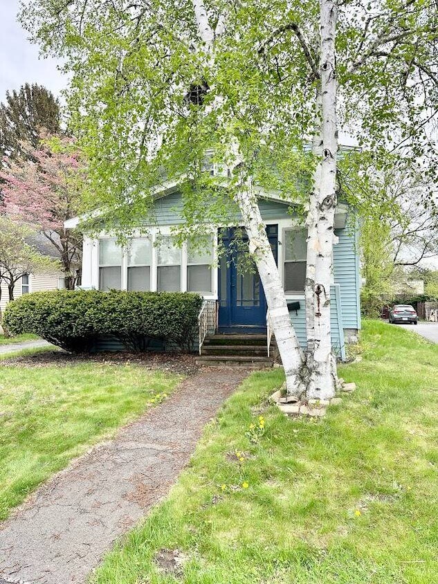 Foto principal - 4 Maple Ave