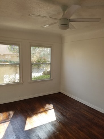 Foto del edificio - 6103 S Victoria Ave