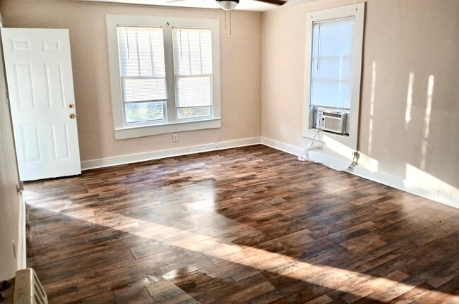 Building Photo - 249 Byrnes Cir