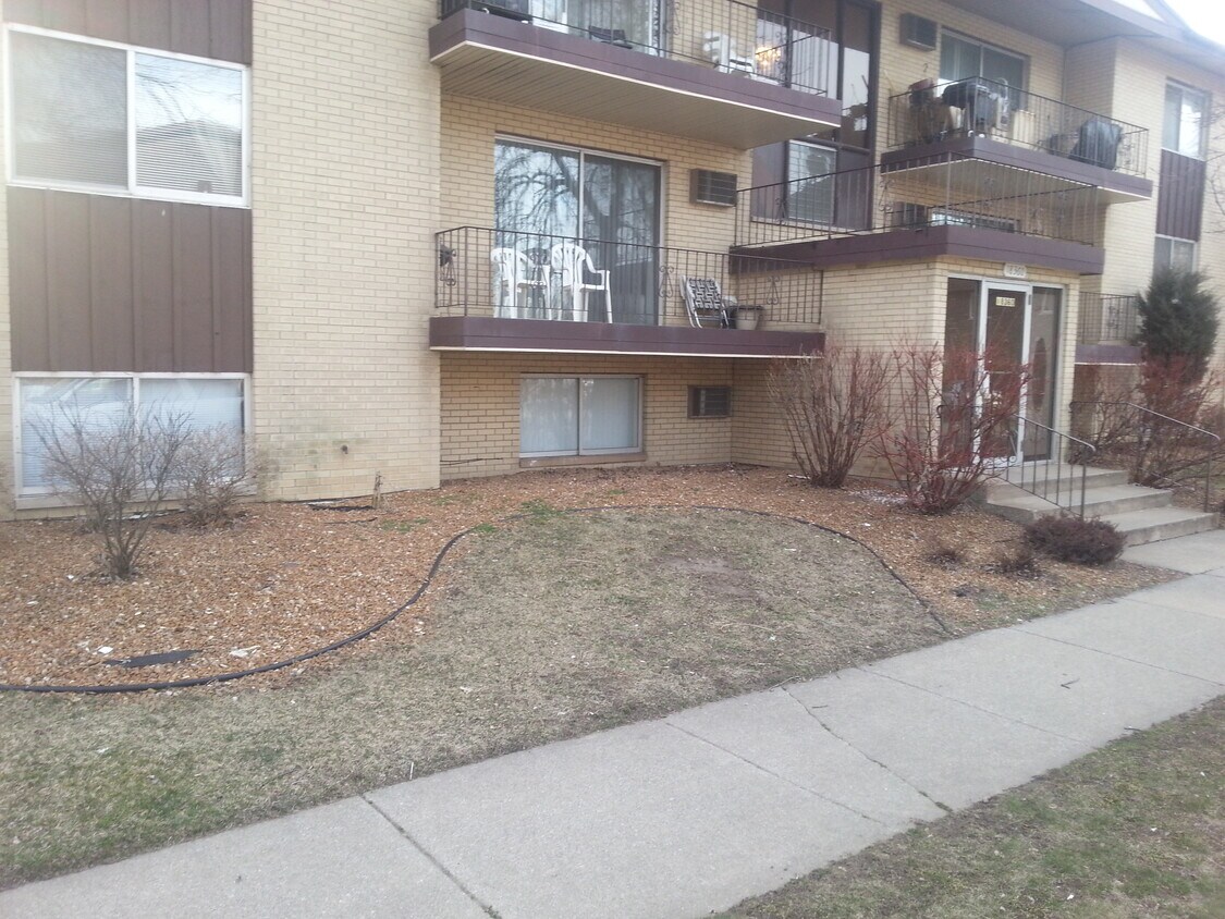 18360 Glen Oak Ave Unit 2D, Lansing, IL 60438 Condo for Rent in