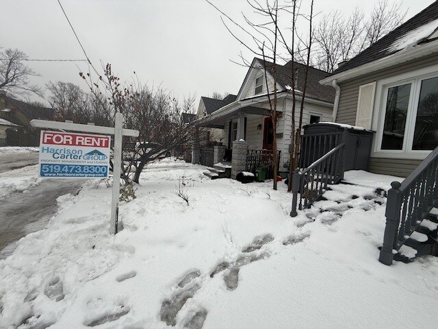 Photo du bâtiment - Spacious 3 Bedroom Home with Fenced Yard & Parking | Available Now