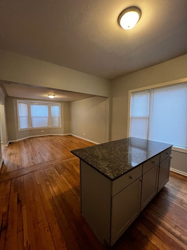 Building Photo - East Chicago