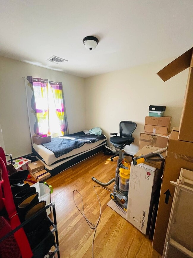 Foto del edificio - 28 Purdue Rd