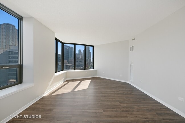 Building Photo - 400 N LaSalle St