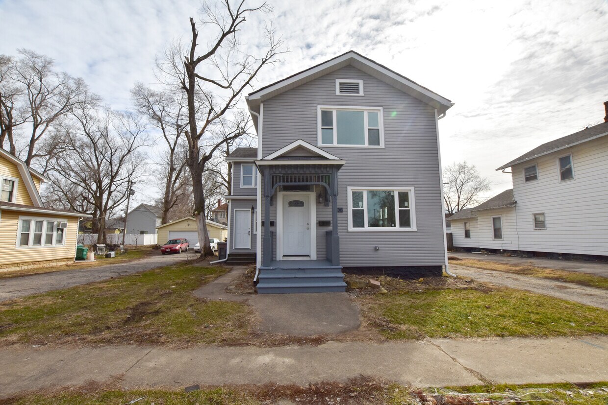 Primary Photo - 208 Mound St