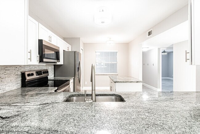 Foto del edificio - 1392 Churchill Cir