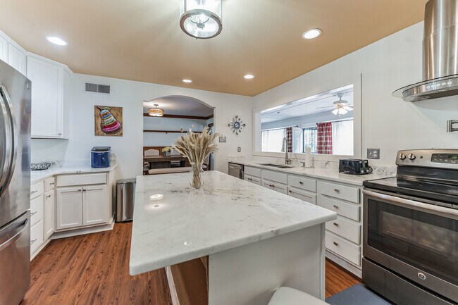 Building Photo - 1857 E Holmes Rd