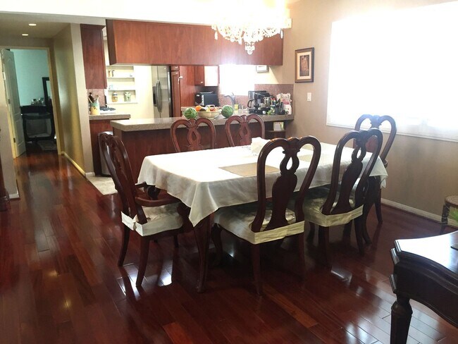 Foto del edificio - Completely Updated Golden Hills 3 Bdrm Plu...