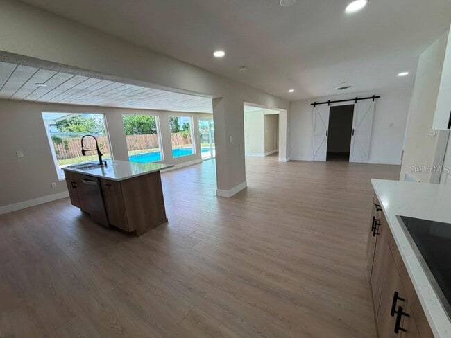 Building Photo - 1822 Banyan Tree Dr