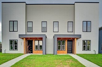 Building Photo - 703 Carol Lynn Dr