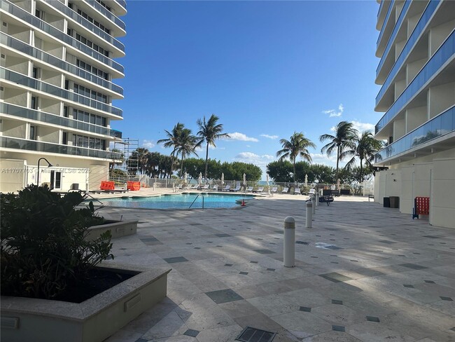 Foto del edificio - 9559 Collins Ave