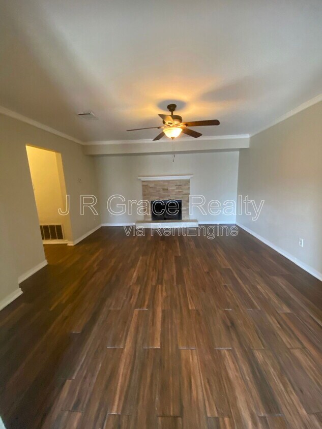 Foto del edificio - 1306 Chapel Creek Rd