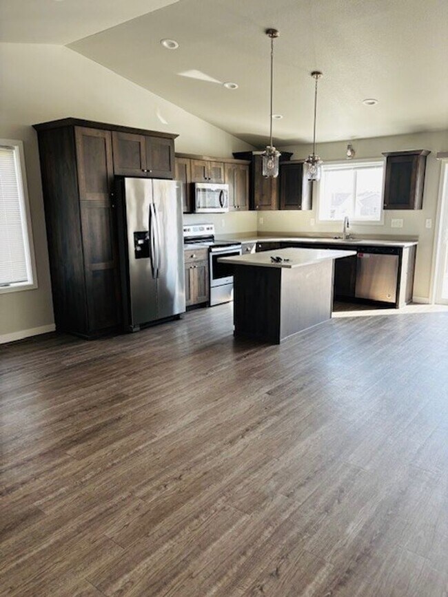 Foto del edificio - 4 Bed 2 Bath Single Family Home