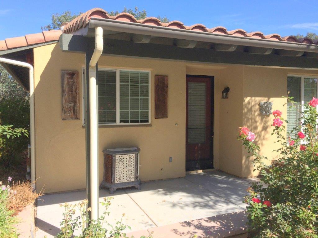 Front patio - 655 Nicklaus St