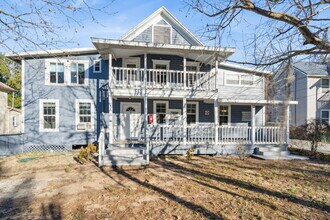 Building Photo - 113 S Grove St