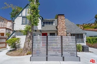 Building Photo - 2628 Beachwood Dr