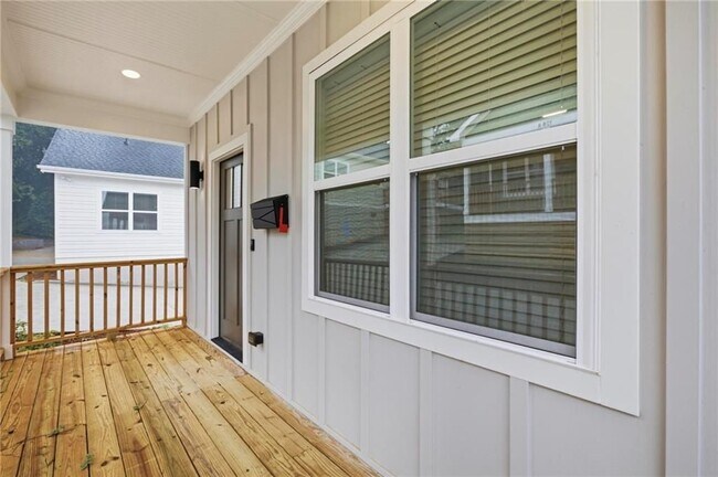 Foto del edificio - 122 Hilltop Dr SW