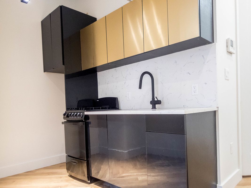 Foto principal - 160 Stuyvesant Ave