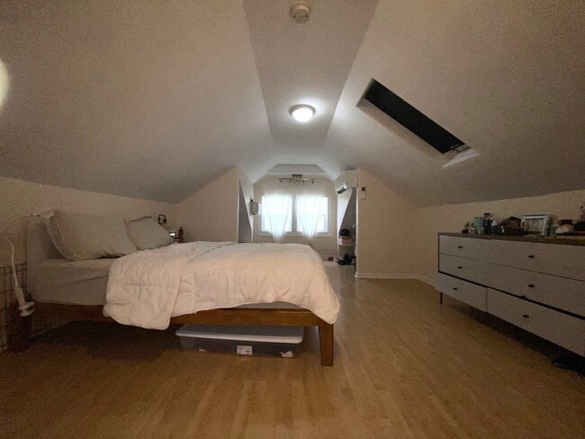 Foto del edificio - 5919 W Warwick Ave