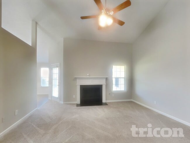 Building Photo - 1469 Buckingham Pl