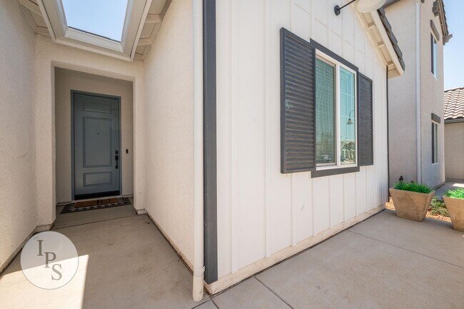 Building Photo - Madera Tesoro Viejo Home, 3BR/2BA, SOLAR B...