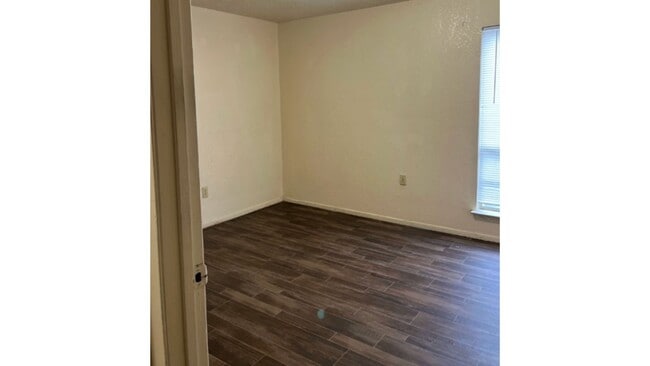 Building Photo - 1201 Edmiston Dr