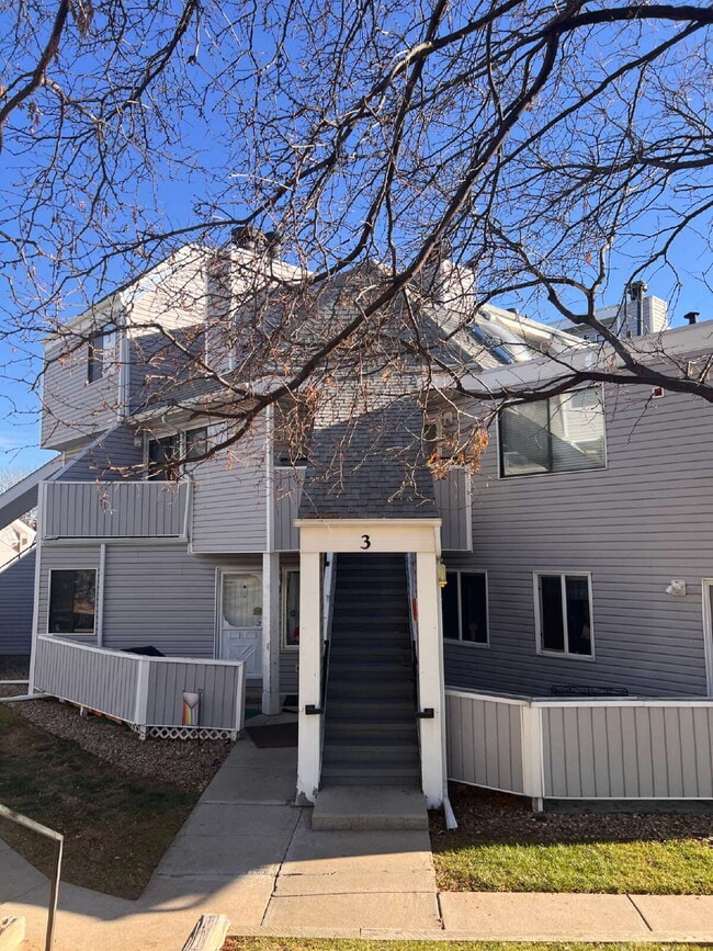 Newly Renovated 1-Bedroom 1-Bath Condo in Thornton! 2-Balconies, 1-Reserved Parking Spot. - Newly Renovated 1-Bedroom 1-Bath Condo in Thornton! 2-Balconies, 1-Reserved Parking Spot.