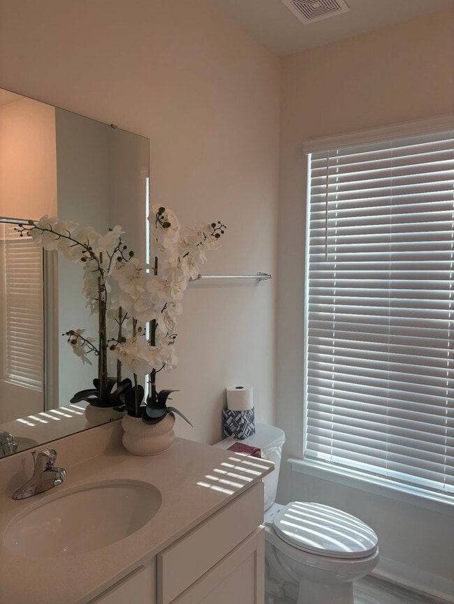 Building Photo - BRAND NEW TOWNHOME w/ Garage Parking