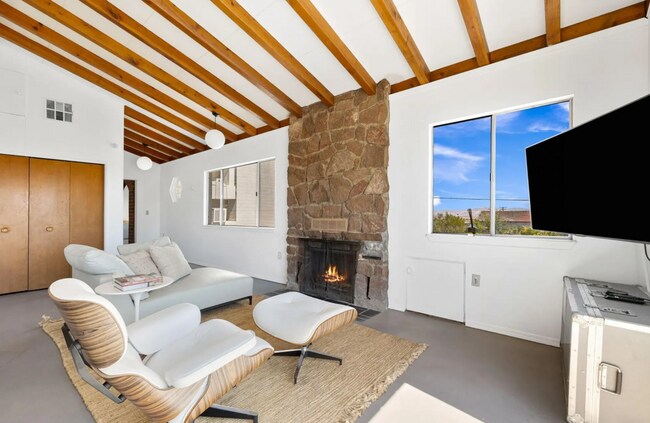 Foto del edificio - 7657 N Star Ave