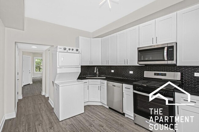 Building Photo - 3 bedroom in Chicago IL 60647