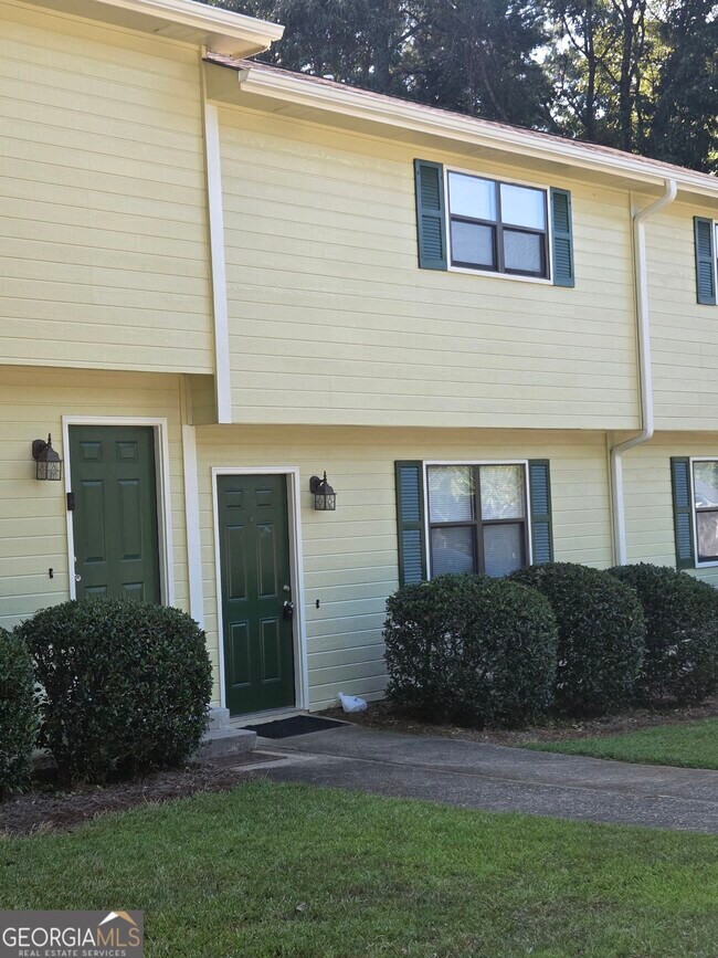 Building Photo - 8492 Pineland Dr