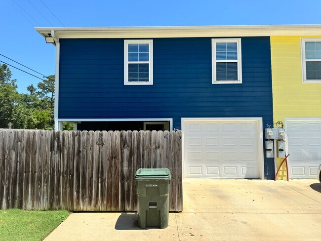 Building Photo - 2303 Airline Dr.